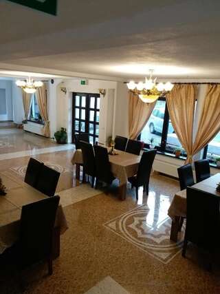 Гостевой дом Casa Tican Бран Номер с кроватью размера «king-size» и видом на горы-15